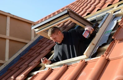 Pose de fenêtres de toit Velux à Lajo